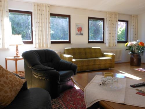 Usseln Apartment | Cozy Ferienwohnungen Westfalenhof with Pet-Friendly Amenities
