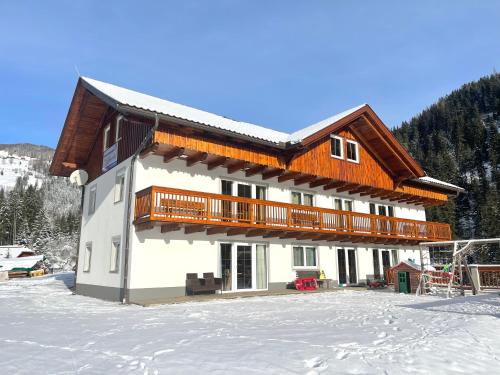 Reichenau Apartment | Child-Friendly Ferienwohnungen zum Klammlhof - Guest Rated 9.6