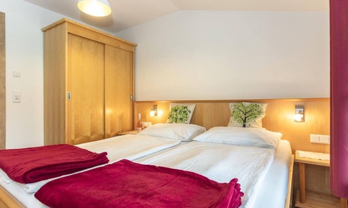 Lofer Other | Family-Friendly Ferienwohnung Franziska with Kitchen Amenities