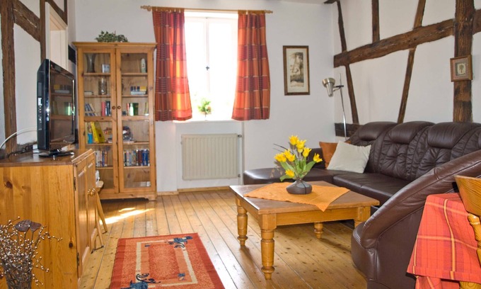 Bad Windsheim Cottage | Discover Ferienwohnung Pastoriushaus - Ideal for Families