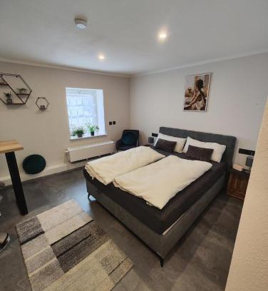 Kirschroth Apartment | Pet-Friendly Ferienzimmer Geyersberg with Breakfast & Top Rating
