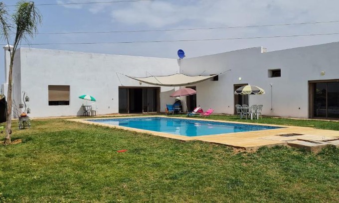 Shoul House | Eco-Friendly Retreat at Ferme Écologique Shoul with Pool