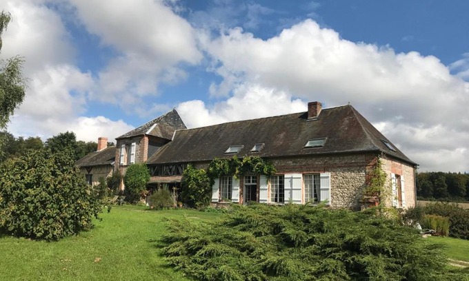 Montroty Bed & Breakfast | Experience Comfort at Ferme de la Haye - 4-Star Retreat