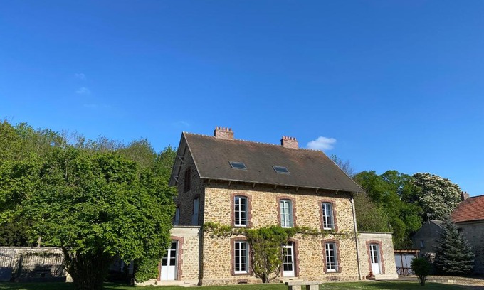 Ocquerre Bed & Breakfast | Child-Friendly Retreat at FERME DE LA TROUSSE - 10/10 Rated
