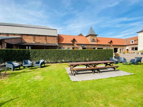 Crevecoeur-sur-lEscaut Bed & Breakfast | Beautiful Ferme de Montecouvez: Guest Rated 9/10, Family-Friendly