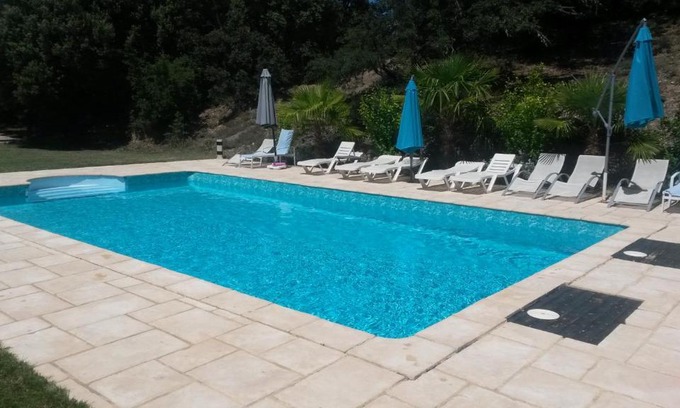 Visan Bed & Breakfast | Relax at Ferme de Palumiane with Oceanfront Views & Pool