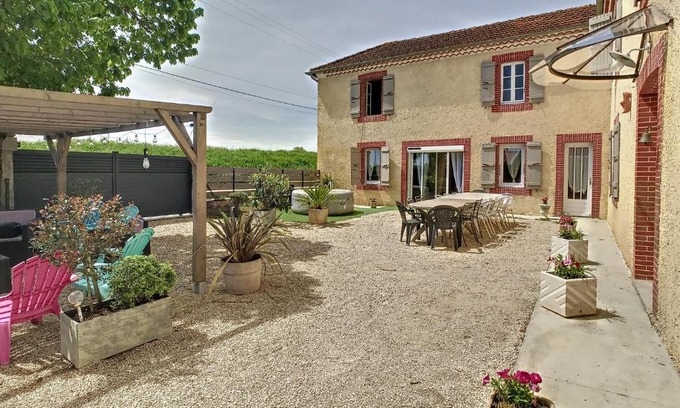 Bars House | Discover Ferme Gascone: Oceanfront Retreat Near Marciac