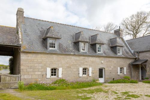 Plobannalec-Lesconil House | Explore Ferme Kerlan: Family-Friendly Retreat 5 Min from Beach