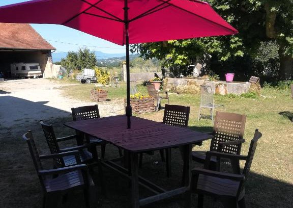 Chelieu Bed & Breakfast | Explore Ferme les poneys de la Durme: Family-Friendly Retreat