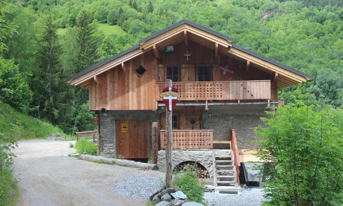 Sainte-Foy-Tarentaise Apartment | Delightful Ferme Saint-Aubin: Pet Friendly & Family Ready