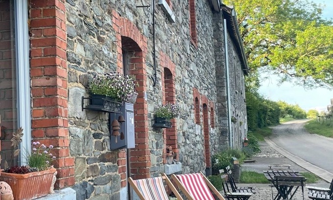 Sainte-Ode House | Welcoming Fermette Typique Ardennaise: Family-Friendly Retreat