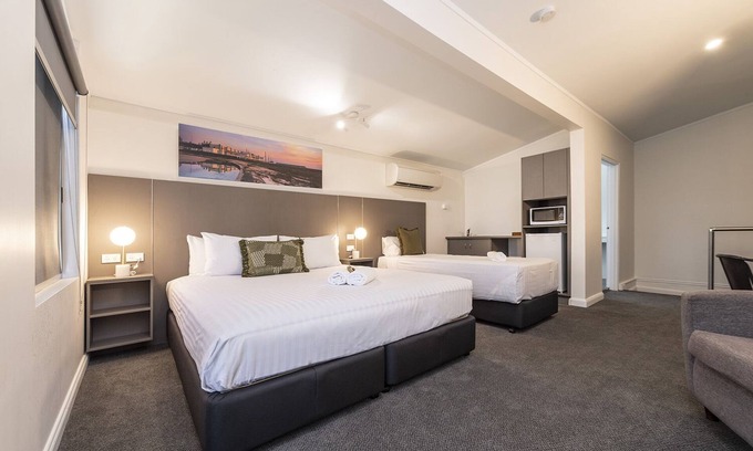 Fern Bay Hotel | Cozy Fern Bay Motel: Family-Friendly with Breakfast Included