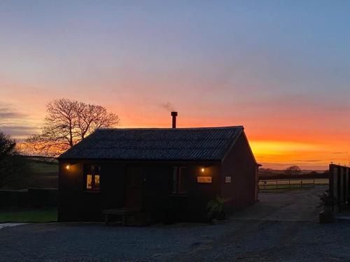 Tiers Cross House | Fern Cottage: Cozy 1 Bedroom Retreat on Blossom Farm