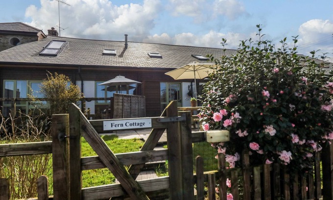 Hele Cottage | Pet-Friendly Fern Cottage: Cozy Holiday Getaway in West Down