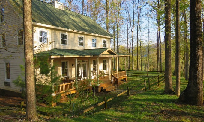 Deep Gap House | Experience Nature and Convenience: Pet-Friendly Retreat Awaits