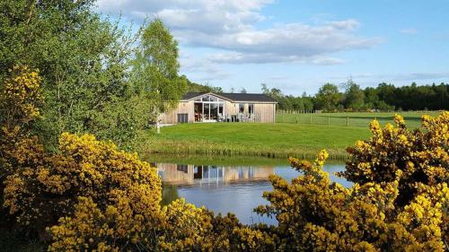 Perth House | Fern Lodge - Eco-Friendly Retreat with Hot Tub in Perthshire