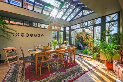 New Forest District House | Family-Friendly Stay at Fern Villa with Pet Amenities