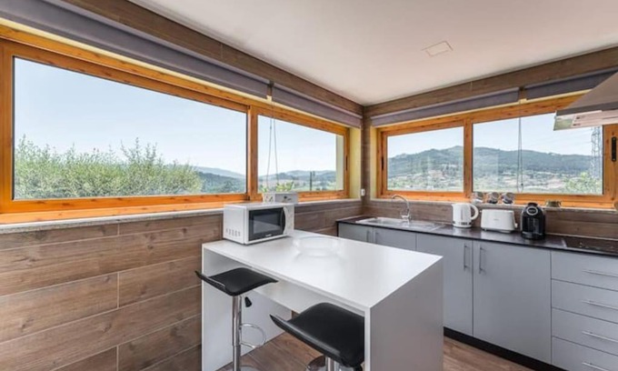 Ponte de Lima Apartment | Fernandes Guest House Sunshine Studio: Family-Friendly Retreat