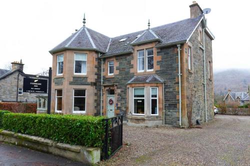 Aberfeldy Bed & Breakfast | Fernbank House: Family-Friendly Stay with Hot Tub & Breakfast