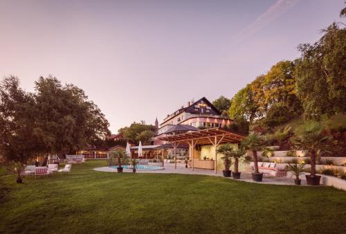 Sankt Corona am Wechsel Hotel | Fernblick: Pet-Friendly Retreat with Spa & Dining Delights
