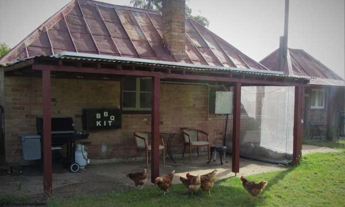 Marrangaroo Bed & Breakfast | Fernbrook Cottage: Guest Rated 9.1 with Hot Tub & Dining