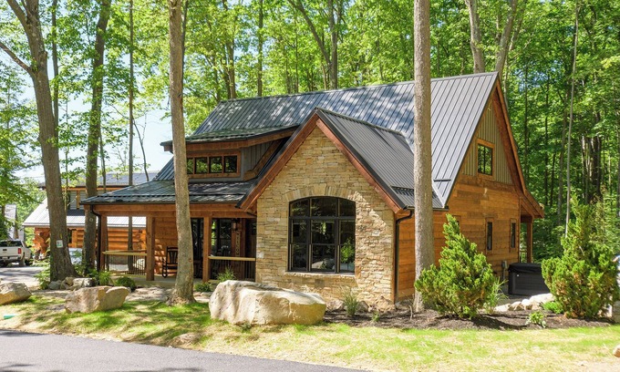 Oakland House | Exceptional Ferndale: Lake Access, Dock Slip & Hot Tub