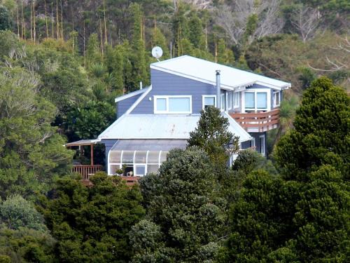 Birkenhead Bed & Breakfast | Pet-Friendly Fernglen B&B with Hot Tub and Kitchen Access