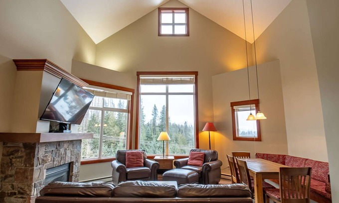 East Kootenay Condo | Discover Timberline Lodges Balsam: Pet-Friendly Retreat