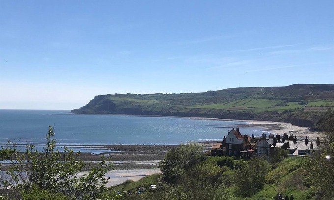 Robin Hood's Bay Bed & Breakfast | Top-Rated Fernleigh B&B with Kitchen & Breakfast Included