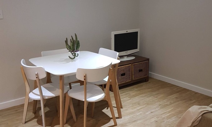 Killarney Vale House | Coastal Escape at Ferns Cottage - 10/10 Rated Retreat