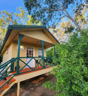 Horse Creek Hotel | Top-Rated Ferns Miners Rest with Relaxing Hot Tub Access