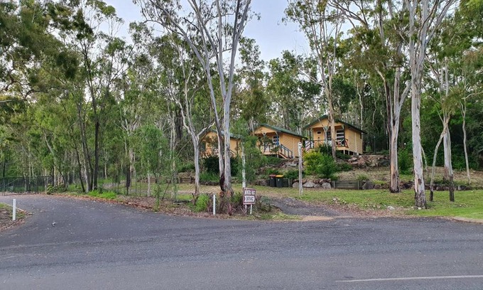 Horse Creek Apartment | Cozy Ferns Miners Rest Motel: Pet-Friendly & Breakfast Included