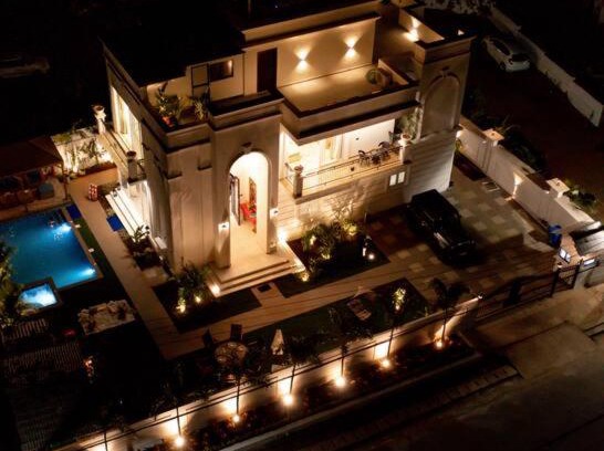 Assagao Villa | Discover Fernweh Villa: Family-Friendly with Pool & Hot Tub