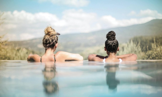 Csesznek House | Discover Ferrata Guesthouse: Pool, Spa & Family-Friendly Stay