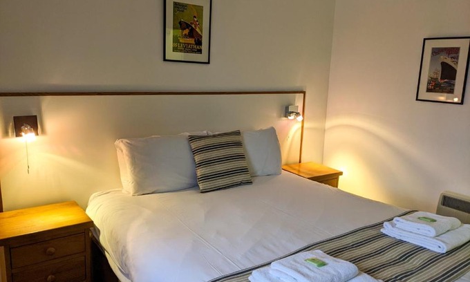 Stromness Hotel | Oceanfront Serenity at Ferry Inn - Rated 8.4/10
