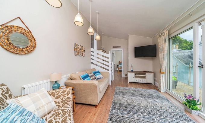 Broughty Ferry Ski Chalet | Cozy Ferry View with Private Balcony and Family Amenities