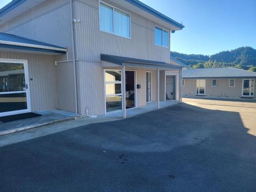 Picton Hotel | Ferrylink Motel: Highly Rated with Family-Friendly Amenities