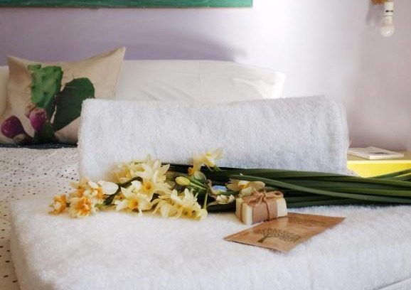 Sortino Bed & Breakfast | Discover Ferula Loft: Pet-Friendly Retreat with Hot Tub