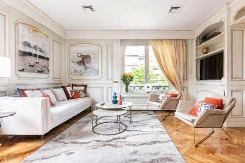 San Sebastian Centro Apartment | Festival Suite: Ideal Getaway for Family Adventures