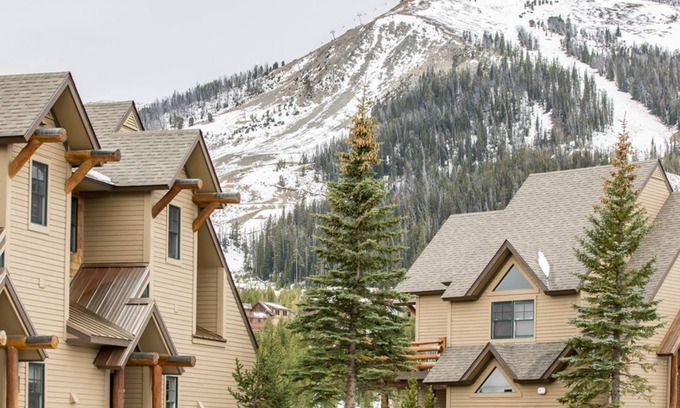 Saddle Ridge House | Exclusive Saddle Ridge Townhome: Ski-in/Ski-out & Hot Tub