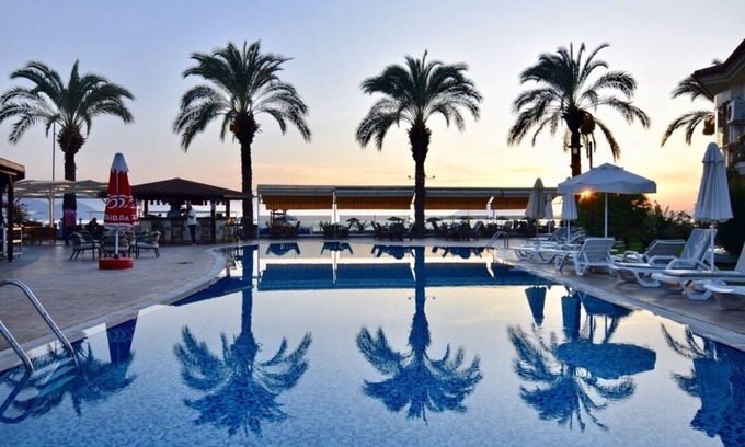 Mentese Apartment | Beachfront Escape at Sunset Beach Club, Fethiye Çalış