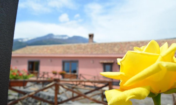 Sant'Alfio House | Outstanding Feudo Magazzeni Etna: Family & Pet Friendly Stay