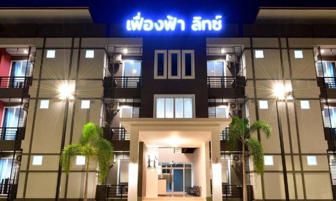 Phetchabun Hotel | Discover Feungfah Litz: Family-Friendly Stay with Breakfast