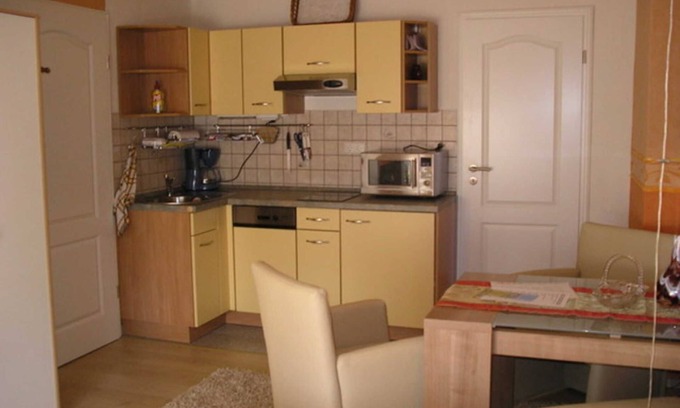 Bergen auf Ruegen Apartment | Unforgettable Stay at Fewo 3 with Hot Tub and Kitchen