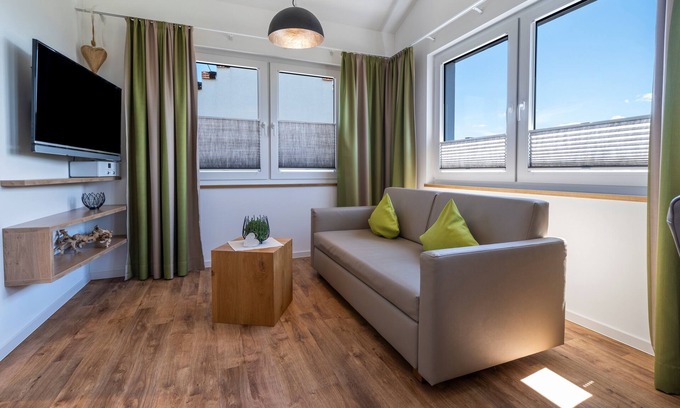 Hagnau Apartment | Cozy Fewo 302: Family-Friendly Stay with Kitchen Amenities