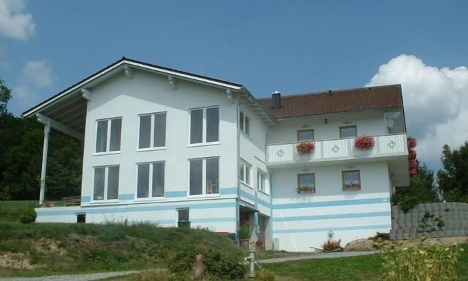 Grafenau Apartment | Cozy Retreat with Balcony, Breakfast and Expansive Garden