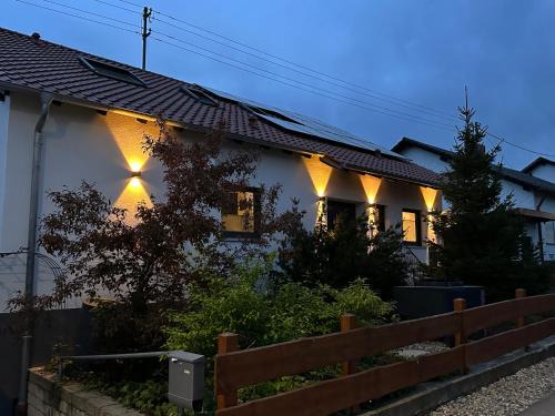Illertissen Apartment | FeWo Allgäu nah an A7 & Legoland