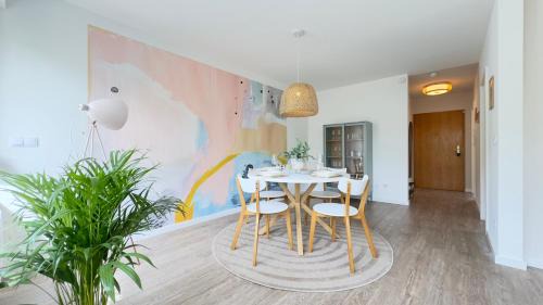 Halle Apartment | Family-Friendly Fewo AM PARK with SmartTV & Balcony