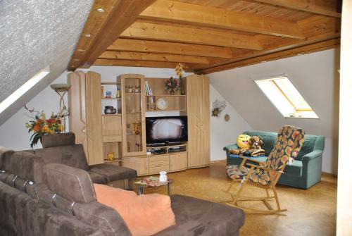 Brand-Erbisdorf Apartment | Inviting FeWo am Pochwerk-Badeteich with Ocean Views