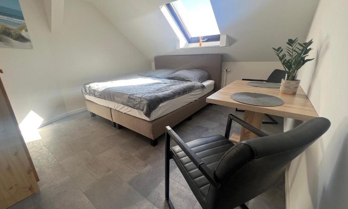 Netzschkau Apartment | Family-Friendly Retreat at FeWo an der Göltzschtalbrücke